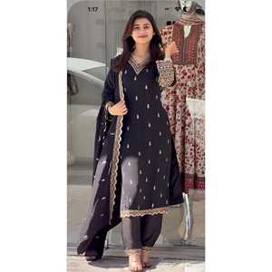 Hermoso Salwar Kameez XL con Bordado Pesado y Lentejuelas, Incluye Top, Pantalón y Dupatta - Product Image 1