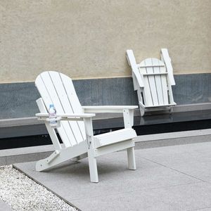 Chaise Adirondack pliable à double porte-gobelets avec texture bois, en matériau composite blanc pour usage extérieur - Product Image 1