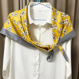 Foulard carré floral personnalisable de haute qualité en gros, bandana gris imprimé pour femme, 100 % soie, doux pour la peau, avec options OEM ODM - Product Image 4