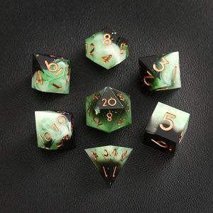 Ensemble de dés DND vert et noir, dés en résine de jade verte à bords tranchants, ensemble de dés D&D pour cadeaux, dés polyédriques pour Dungeons and Dragons - Product Image 1