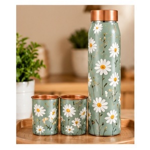 Bouteille d'eau moderne en cuivre Daisy avec couvercle en cuivre, portable, chic, ensemble en cuivre blanc sauge, motif marguerite verte - Product Image 1