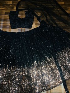 Lehenga choli dupatta ปาร์ตี้ฤดูร้อนฤดูหนาวงานปักเลื่อมแบบดั้งเดิมผ้าจอร์เจียแบบสลิมฟิตยืดได้กลับได้ - Product Image 2