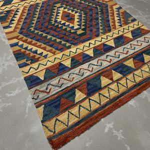 Alfombra Abstracta de Lana con Bucle, Hecha a Mano, Moderna, Ecológica, Intrincada, Multicolor y Texturizada - Product Image 2