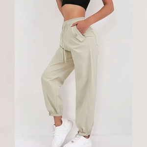 Jean cargo noir délavé multi-poches taille mi-haute de qualité supérieure pour femme – Pantalon cargo imperméable et respirant pour l'hiver - Product Image 4