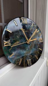 นาฬิกาเรซิ่นขนาด 12 นิ้ว แบบควอตซ์ อนาล็อก เข็มเดี่ยว หน้าปัดเดียว นาฬิกาแขวนผนังทันสมัย เรืองแสง ตกแต่งบ้านได้ตามต้องการ เงียบไร้เสียงรบกวน เหมาะสำหรับห้องนั่งเล่น - Product Image 4