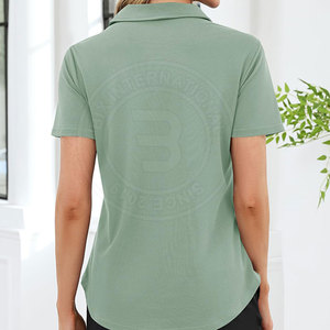 เสื้อโปโลกอล์ฟพรีเมียมสำหรับผู้หญิงพร้อมโลโก้แบบกำหนดเอง ผลิตจากผ้าที่ช่วยระบายความชื้นและโครงสร้างที่ยืดหยุ่นสำหรับการเล่นกีฬา - Product Image 3
