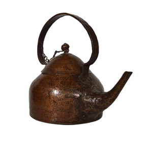 Bouilloire en cuivre de qualité supérieure sculptée à la main avec une belle poignée et un fond poli pour une présentation luxueuse du thé dans les maisons historiques. - Product Image 1