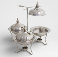 Ensemble de casseroles modernes en acier inoxydable avec support et trois couvercles en dôme pour la restauration hôtelière et les tables de repas