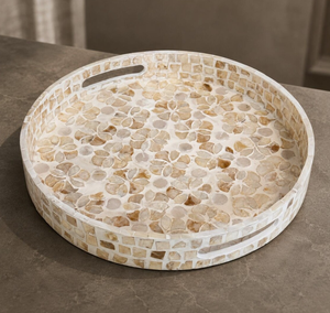 Bandeja Redonda Hecha a Mano con Incrustaciones de Madreperla, Asas de Concha Beige, Diseño Costero Moderno, Plato para Servir, Uso en Interiores, Artesanía Vietnamita Verde - Product Image 1