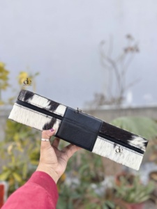 Nouvel Arrivage : Étui de Voyage en Cuir Repoussé à la Main Résistant à la Chaleur avec Poil de Bovin, Idéal pour Lisseur et Outils Capillaires – Organisateur Parfait - Product Image 4
