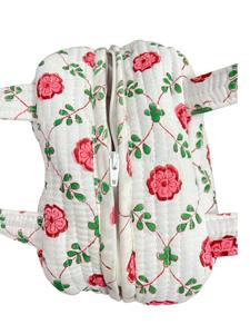 Sac à main matelassé à imprimé floral fait main |   Doublure en coton de qualité supérieure et fermetures éclair durables |   Sac fourre-tout artisanal pour femmes et voyages - Product Image 4