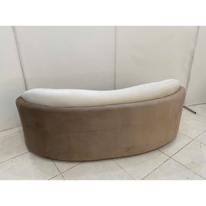 Sofá de Terciopelo de Tres Plazas en Forma de Media Luna con Relleno de Espuma de Alta Densidad Resistente a la Decoloración para Estudio o Sala de Exposiciones - Product Image 6