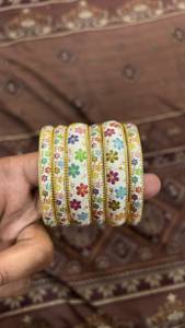 Exquisitos Brazaletes de Latón con Incrustaciones de Piedras de Colores, Joyería de Moda para Uso Festivo Tradicional - Product Image 4