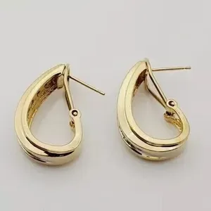 Pendientes Hoop Huggie con diamantes simulados de corte redondo de 2 quilates en chapado en oro amarillo de 14 quilates - Product Image 2