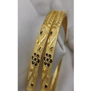 Conjunto de cuatro brazaletes tradicionales chapados en oro de un gramo de aspecto sencillo para mujer, joyería Nupcial Étnica para boda y fiesta - Product Image 1