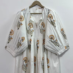 Blusa de Algodón Ecológico con Estampado Floral Hecho a Mano, Cuello en V, Manga 3/4, Volantes Hechos a Mano, Lavable, Resistente a las Arrugas, Cintura Natural - Product Image 2
