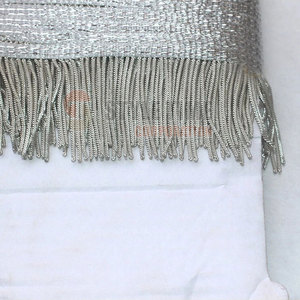 Elegantes flecos estilo borla que ofrecen un acabado suave y flecos de primera calidad para aplicaciones de moda. - Product Image 3