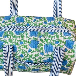 Sac de voyage matelassé de luxe artisanal, écologique, à imprimé floral bleu, grande capacité, style décontracté, en textile - Product Image 3