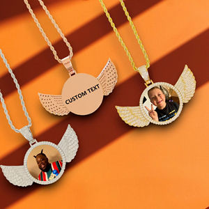 Colgante de Plata de Ley con Alas de Ángel y Moissanita, Marco Redondo Personalizado con Foto, Colgante de Recuerdo Chapado en Oro Unisex - Product Image 2