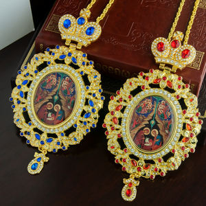 قلادة لرسومات الأب العظيم مخصصة من المنتجات الدينية HT تُعلق على الصدر مطلية بالذهب ولها شكل صورة الميلاد - Product Image 2