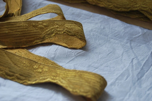 Nueva llegada: Uniforme de monasterio antiguo y hermoso con brocado dorado y trenza metálica dorada tejida, prenda rara y excepcional. - Product Image 6