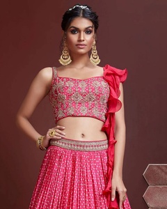 Presenta esta impresionante hermosa Ropa Étnica con estampado digital, conjunto de vestido completamente flameado, Colección Chinnon Silk Work Beautiful - Product Image 2