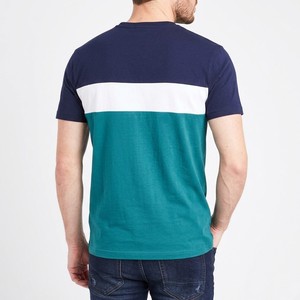 Camiseta de hombre con bloques de color azul marino, blanco y verde, cuello redondo, ajuste casual, de algodón, para verano, elegante, con paneles en contraste, estilo urbano. - Product Image 3
