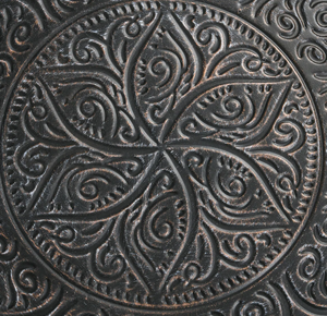 Mesa de centro martillada de lujo para estilos interiores de casas boutique Mesa auxiliar de madera de diseño hecho a mano Fabricada en India - Product Image 5