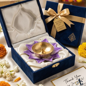 Diya de Latón Hecha a Mano con Base de Pétalos de Flores Moradas, Lámpara Decorativa de Aceite para Regalos Festivos - Product Image 4