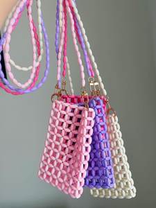 Sac bandoulière rectangulaire personnalisé en maille de perles de verre bleues avec chaîne, idéal comme breloque de téléphone - Product Image 2