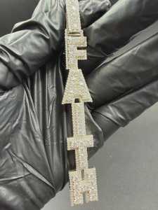 จี้ชื่อแบบตั้งแนวตั้งประดับเพชรโมอิสซาไนต์สำหรับผู้ชาย สไตล์ฮิปฮอป หรูหรา ชุบโรเดียม เงินแท้ 925 ตัวอักษรประดับเพชร - Product Image 6