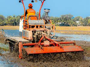 Hogico รถไถทางการเกษตรแบบ3-in-1ใช้งานได้70hp ตีนตะขาบผลิตจากเวียดนาม - Product Image 5