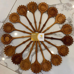 Cuillère à fentes en bois motif tournesol, fabriquée à la main au Vietnam, vente en gros directe usine, étiquette personnalisée, ustensiles de cuisine, outils à thé, passoires - Product Image 1