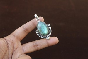 Colgante de labradorita natural brillante, estilo bohemio, plata de ley 925, joyería hecha a mano, collar de piedras preciosas, regalo único de Navidad para mujer - Product Image 2