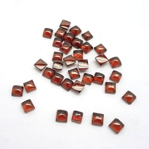 พลอยโกเมนแดงธรรมชาติจากโมซัมบิก รูปทรงสี่เหลี่ยมแบบคาโบชอง พลอยโกเมนโมซัมบิกแบบหลวม ราคาขายส่งต่อชิ้นสำหรับทำเครื่องประดับ - Product Image 5
