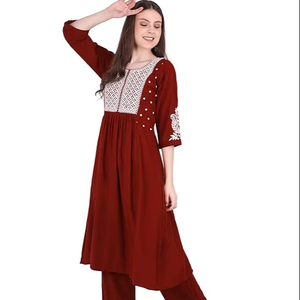 Conjunto de Kurta SAZU Maroon Nayra-Cut para Mujer en Mezcla de Algodón Suave, Kurti Bordado en Línea A, Pantalones Rectos, Conjunto Étnico Elegante - Product Image 1