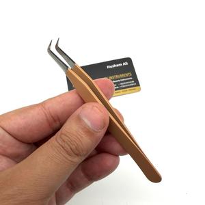 Pinzas para extensión de pestañas de 90 grados, delgadas, de acero inoxidable con punta de fibra, ligeras, resistentes al sudor, con agarre fuerte y logotipo personalizado. - Product Image 3