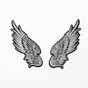 Patchs en tissu brodés en 3D avec logo personnalisé appliqué, à coudre - Product Image 1
