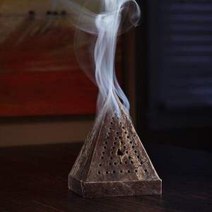 Hermoso quemador de incienso de madera diseñado para una experiencia aromática elegante en la sala de estar, creando una atmósfera relajante. - Product Image 5