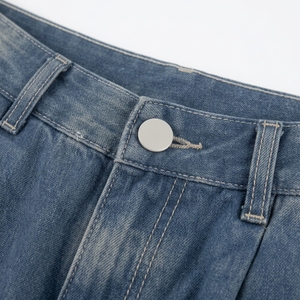 Shorts en jean unisexe OEM, coupe ample et décontractée, tissu délavé, style vintage streetwear, ourlet brut, taille mi-haute, poches amples, 100% denim - Product Image 5