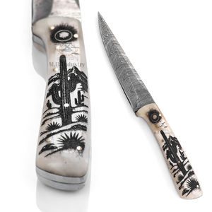 Cuchillo de Caza Personalizado de Acero de Damasco con Hoja Fija y Borde Recto - Mango de Hueso de Camello con Grabado Láser - Sonoran Ridge - Product Image 3