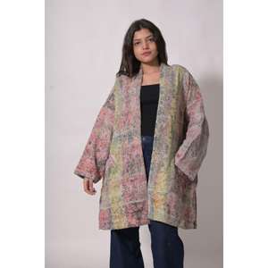 เสื้อแจ็คเก็ตผ้าฝ้ายอินเดีย Kantha ฟรีไซส์ ทำมือ เสื้อโค้ท Kantha แบบเย็บต่อผ้าสไตล์วินเทจ โบโฮ แจ็คเก็ตปะติดปะต่อสำหรับผู้หญิง เสื้อคลุมฤดูหนาวสไตล์โบฮีเมียน - Product Image 4