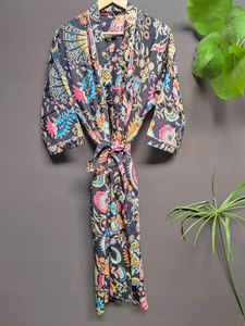 Bata Kimono de Algodón Suave y Transpirable con Estampado Digital de Dibujos Animados para Mujer, Camisón de Verano Hecho a Mano con Cuello en V y Elástico, de Naaz Textile - Product Image 4