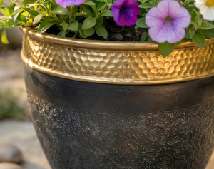 Pot de fleurs cylindrique en métal style rustique nordique, finition cuivre antique, pour l'intérieur, idéal pour la maison, inspiré de la littérature et de l'art nordiques. - Product Image 2