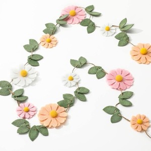 Guirnalda de Flores de Fieltro No Tejido Hecha a Mano, Rosa, Melocotón, Blanco, Decoración de Primavera para Interiores y Exteriores, Día de la Madre, Sala de Estar - Product Image 1