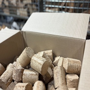 Briquettes de bois pour applications de chauffage à haute efficacité, combustible solide dense avec une émission de chaleur stable, faible production de cendres - Product Image 6