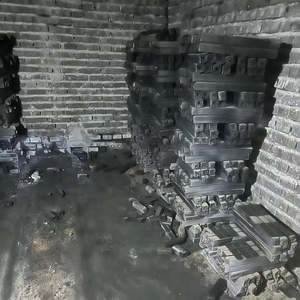 Charbon de bois noir de qualité supérieure pour barbecue, usage industriel, longue durée de combustion, écologique, sans fumée, 9000+ Kcal/kg, emballage en vrac - Product Image 1