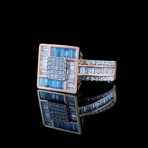 Anillo de Compromiso para Hombre con Diamante Simulado Azul Corte Baguette y Halo Cuadrado, Plata de Ley 925, Estilo Hip Hop Iced Out, Anillo de Pinky - Product Image 5