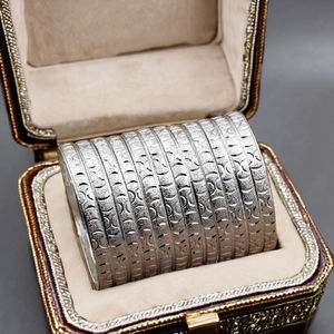 กำไลข้อมือทองเหลืองชุบเงินแบบขายส่ง แฟชั่นดั้งเดิม งานสั่งทำ ชุด 12 ชิ้น สำหรับงานปาร์ตี้ - Product Image 4