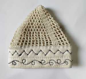 Nouveauté : Bonnet de prière musulman MARSI KUFIS de qualité export, pour homme, couleur unie, en maille, 100 % coton, broderie artisanale, ajustable - Product Image 2